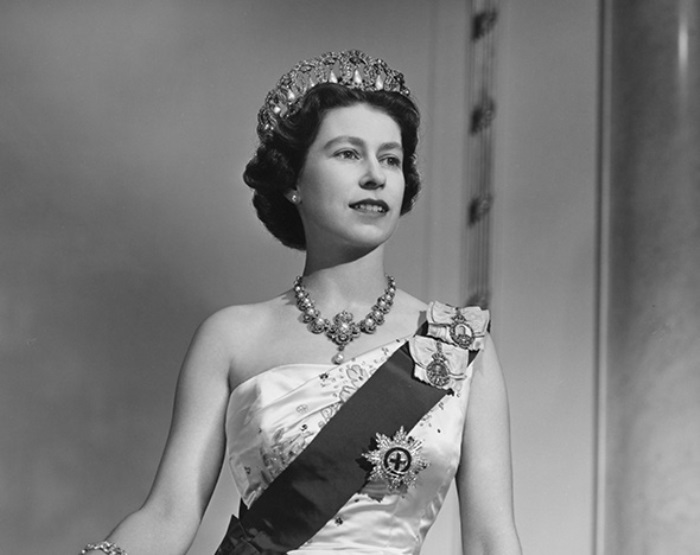 Queen-Elizabeth-2.jpg
